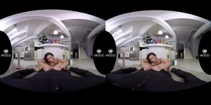 VR - Lingerie thumbnail