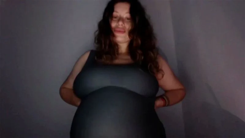 Bouncing preggo tits