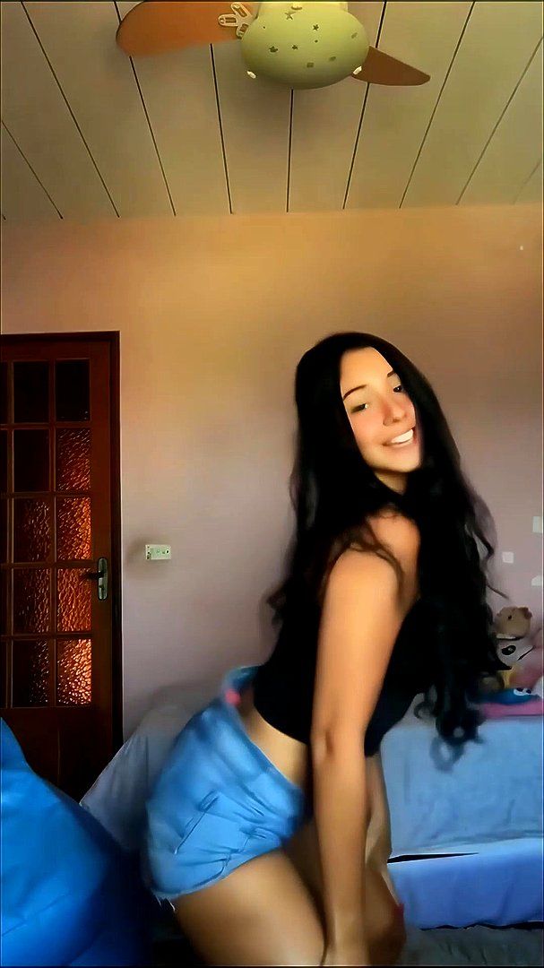 LATINA TEEN DANÇA TWERK UPSCALED 4K - READ DISCRIPTION FOR 4K 60FPS TWERK VIDS