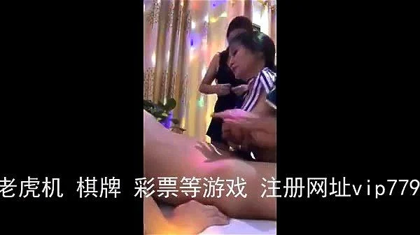 少年不知精子珍贵，双飞两个巨乳熟女阿姨