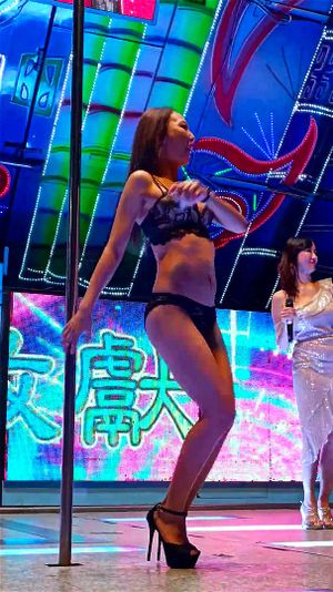 鋼管舞 thumbnail