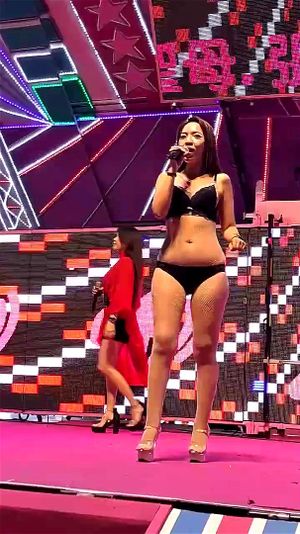樂樂的歌舞表演 thumbnail