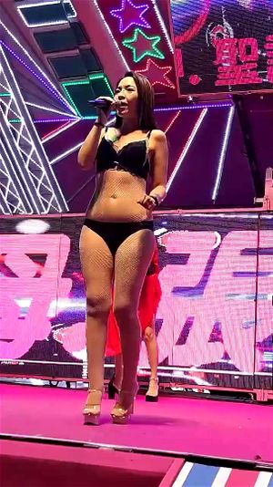 樂樂的歌舞表演 thumbnail