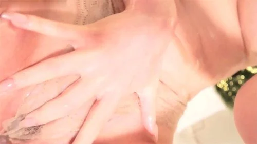 Tiffany, een Koreaanse vrouwelijke streamer, voert een gedurfde en verleidelijke dans uit. Geniet van haar aanstekelijke bewegingen en sensuele optreden in deze exclusieve video voor volwassenen. Trefwoorden: Koreaanse dans, privéshow, Aziatische sensualiteit. Porno Video - SpankBang