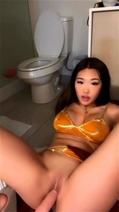 Hot Asian Pussy Squirts