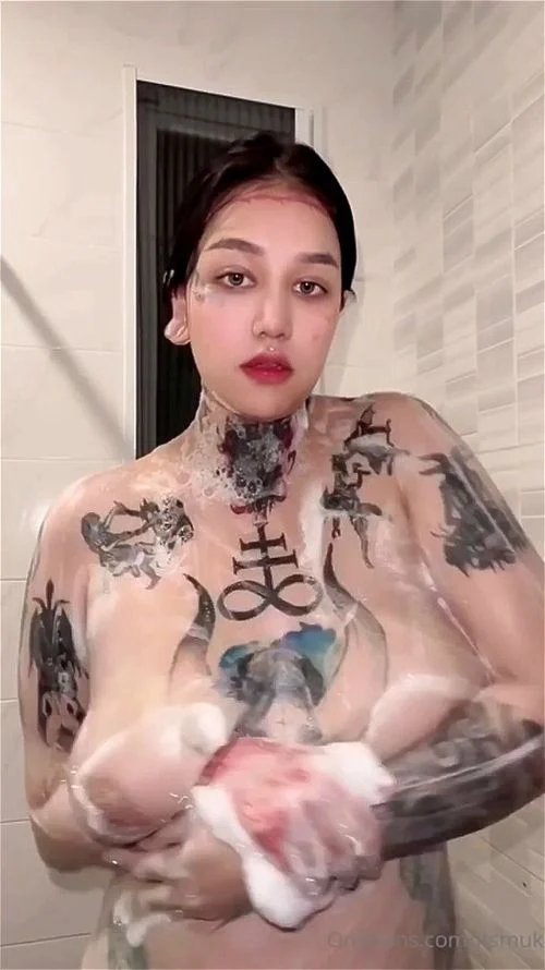 Thai girl showing tits when she shower