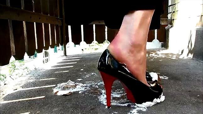 恋物癖 fetish 脚踩蛋糕穿高跟鞋 恋物癖 fetish 脚踩蛋糕穿高跟鞋