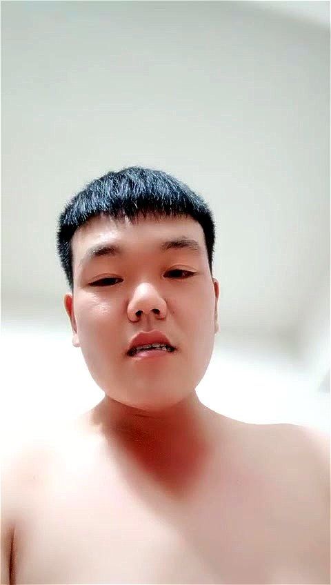 O enteado bêbado surpreende a madrasta peituda no chuveiro e a força a gozar dentro dele. Ela não tem escolha a não ser ceder. Vídeo pornô - SpankBang