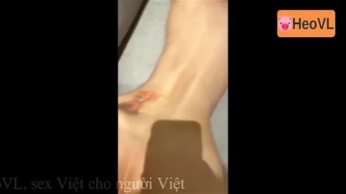 [Việt Nam] Lột bao cao su ra đụ trần em bé đường