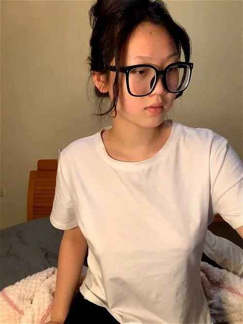 眼镜妹自慰 - Onlyfans, 风格化风格化, 持续关注的广泛豆腐干 Porn - SpankBang