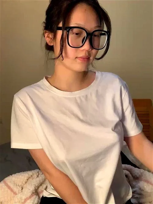 眼镜妹自慰 - Onlyfans, 风格化风格化, 持续关注的广泛豆腐干 Porn - SpankBang