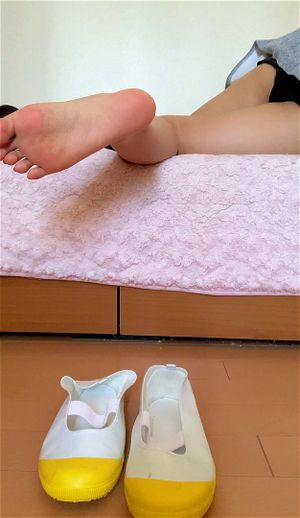 Japanese Girls Feet IDKW? thumbnail