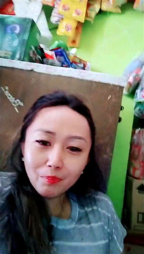 Tante penjaga warung