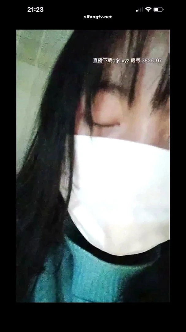 CHinese girl in livestream