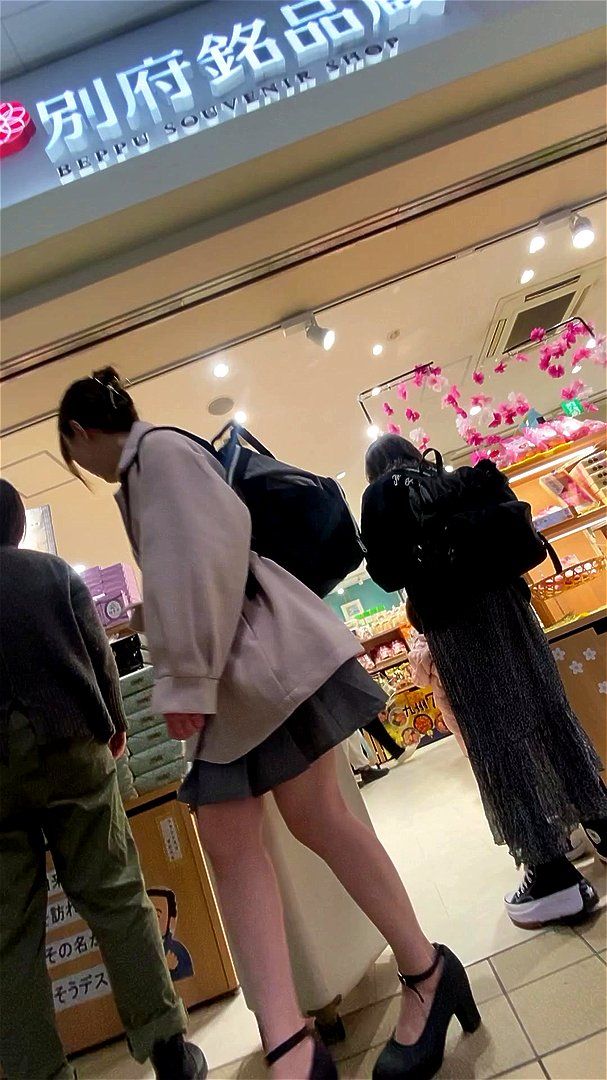 Japanese girl on public make me so horny