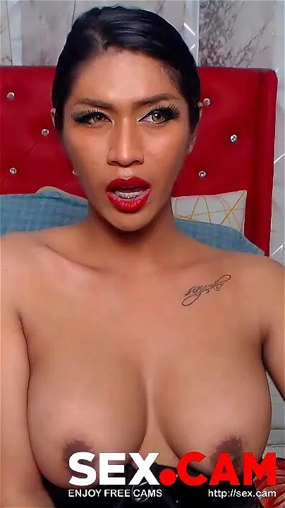 Shemale Babe Solo with nice tits