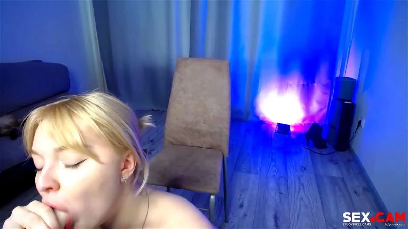 Hottie babe with the perky tits Hottie babe with the perky tits