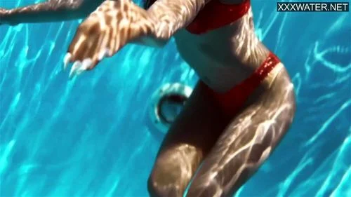 Juicy ass Yenifer Chacon naked swimming
