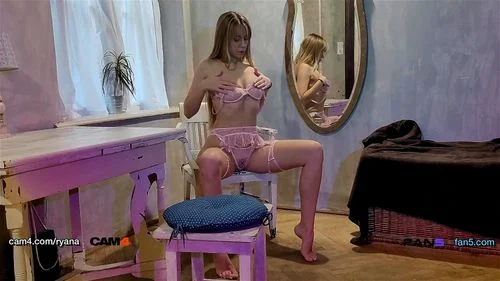Ryana A Beautiful Ukrainian Model Strips Naked en lingerie Sexy on CAM SHOW CAM4
