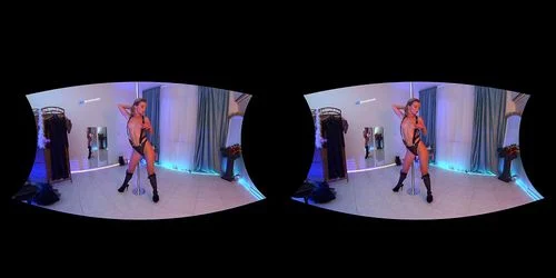 Amazing Blonde Dances a Pole Dance
