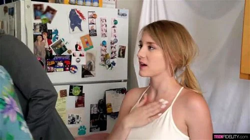 Melody Marks observa a un depredador Video Porno - SpankBang