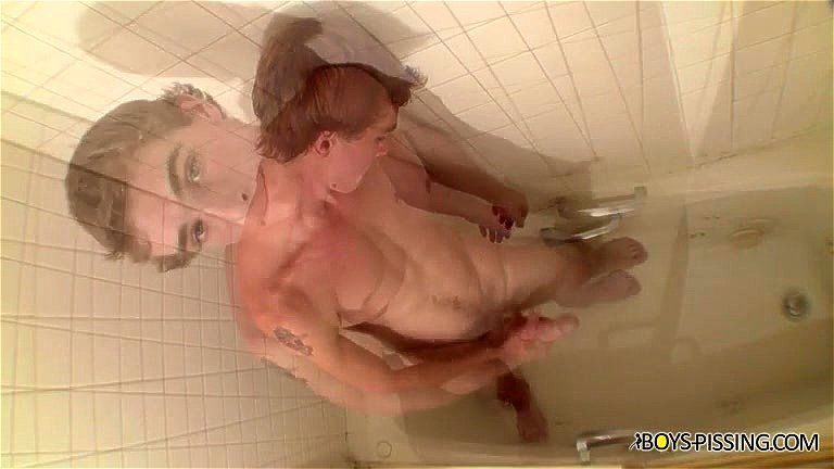 Scottie Cooper Pisses While In A Solo Session In The Tub