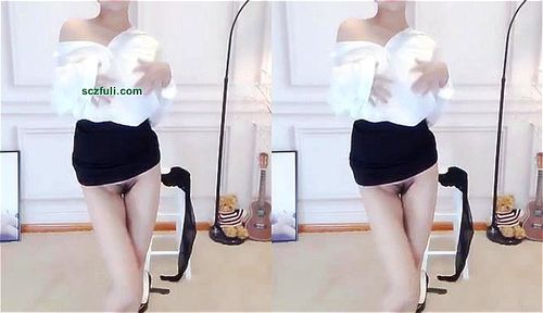 小恩雅 裸舞