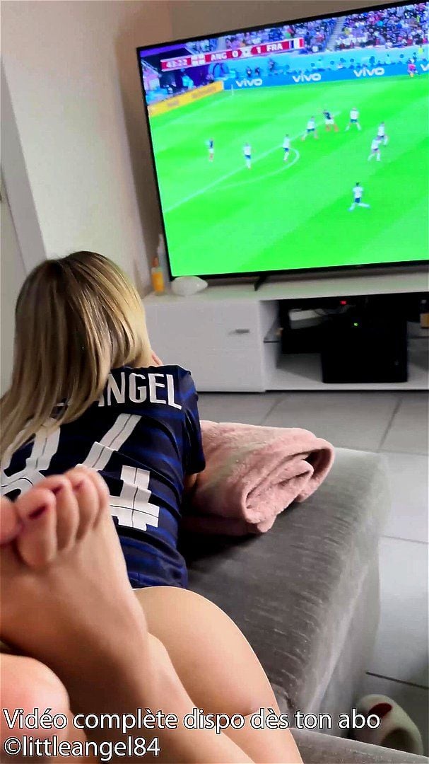 Littleangel84 - Je perturbe mon caméran pour qu'il lache le match de foot et me casse le cul !