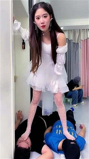 asian girl's feet thumbnail