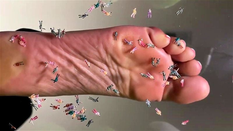 Ebony Giantess Crushes Littles with Her Bare Feet