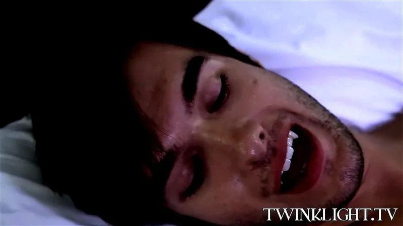 Vampire Tanner Kinsington ruins twinks hole after blowjob