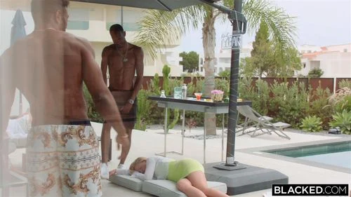 BLACKED 貪欲なビーチ美女オクトクロが2本のBBCでダブルペネトレーション
