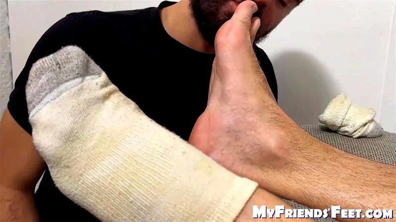 Bearded hunk Joey J feet worshipped by toe sucking Thom