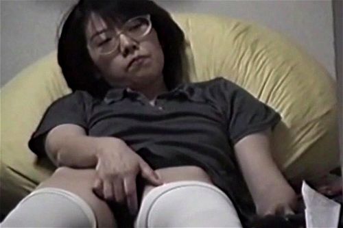 Enregistrements cachés dans la maison de la voisine 2 Vidéo Porno - SpankBang