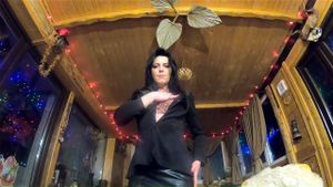 Is there anyone here who wants to receive a custom video with a name from me?