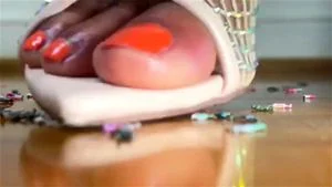 giantess crush thumbnail