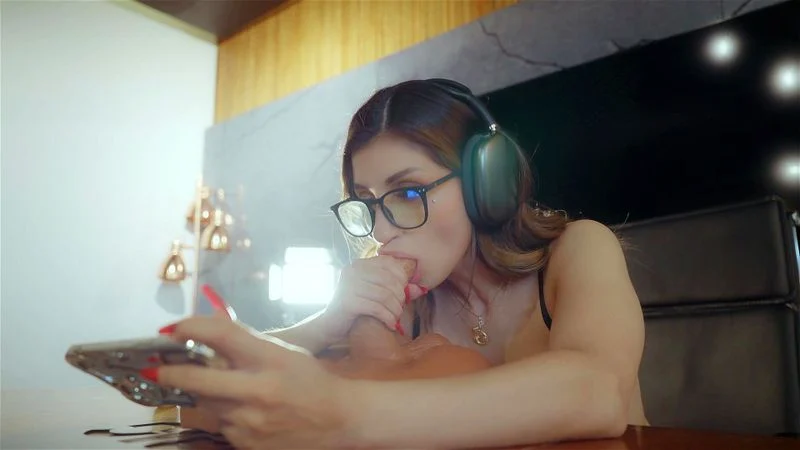 This girl fucks herself while playing with a big cock This girl fucks herself while playing with a big cock
