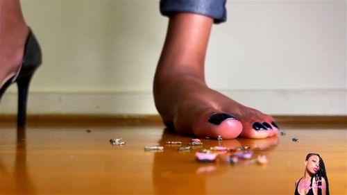 Smashing porn video – Giantess Pink Foxx's High Heel Smashing