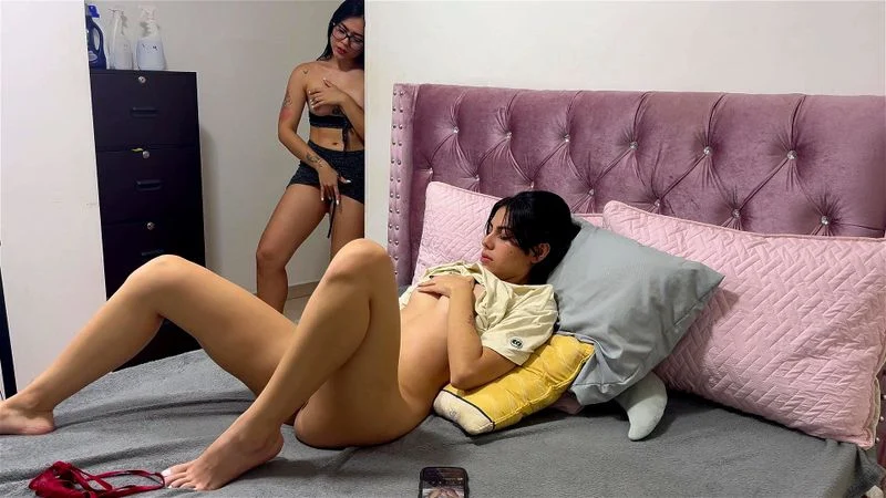 I didn't realize and my friend masturbated from the Pueta watching me!