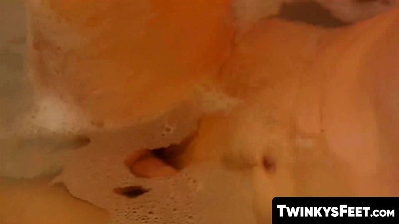 TwinkysFeet.com - Twink enjoys solo play with his feet while in the bathtub and strokes hard TwinkysFeet.com - Twink enjoys solo play with his feet while in the bathtub and strokes hard
