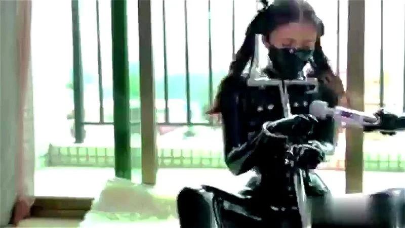 胶衣捆绑调教 胶衣捆绑调教