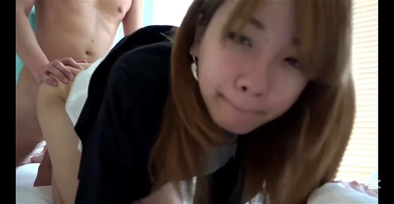 【無修正】美女とエッチを堪能!生ハメ、口内発射!!