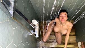 Love to peek at a wet babe when she's naughty in the shower 💦