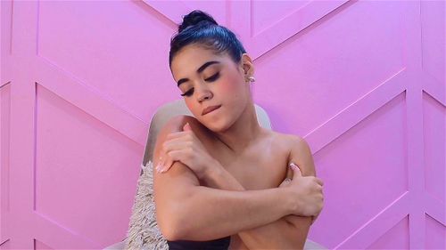 Watch how I erotically massage my beautiful hands