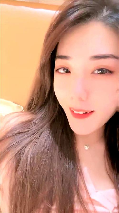 老牌主播妍妹儿重新出道，乌黑浓密好多毛