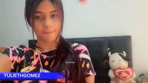 gritando de placer con mi juguete en mi coño