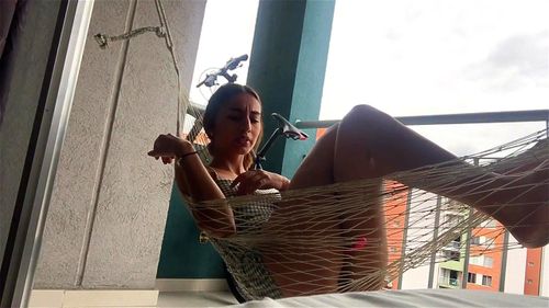 Creator porn video – Morena makes her fight vibrate with music in public
