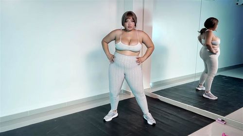 Strength porn video – She challenges stereotypes, showing that sensuality is also strength and character.
