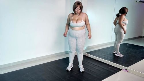Confidence porn video – She trains with passion, highlighting her curves and confidence in every movement.
