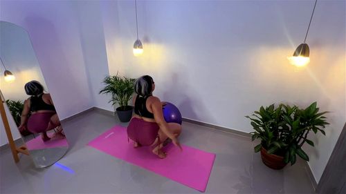 Strength porn video – She challenges stereotypes, showing that sensuality is also strength and character.